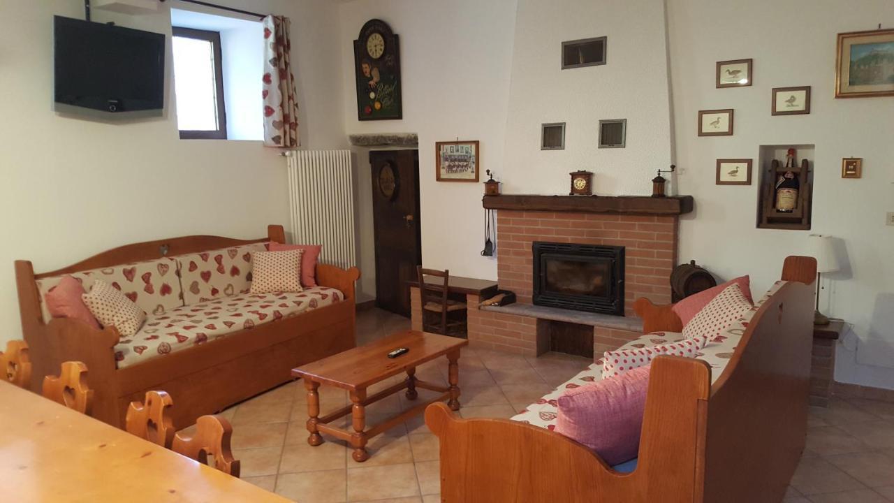 La Taverna Di Tony Bed & Breakfast Montalto Dora Dış mekan fotoğraf