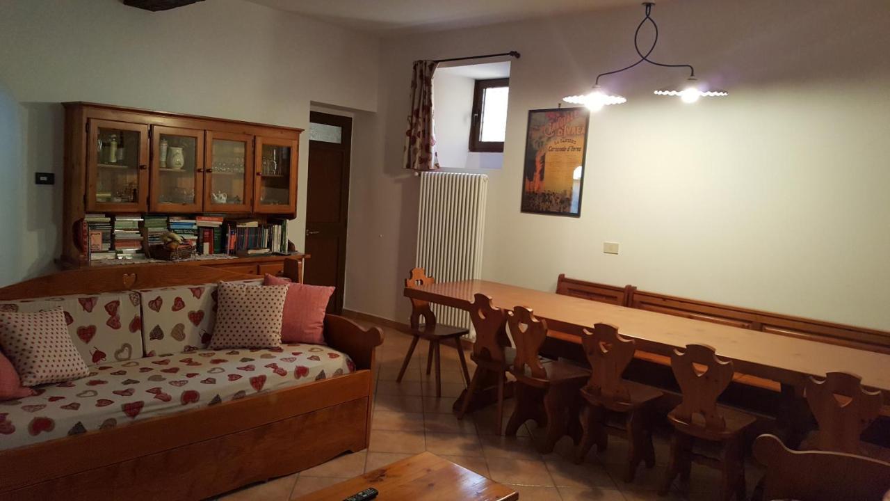 La Taverna Di Tony Bed & Breakfast Montalto Dora Dış mekan fotoğraf